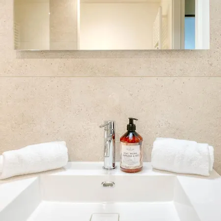 Cozy 5-person Near The In 아파트